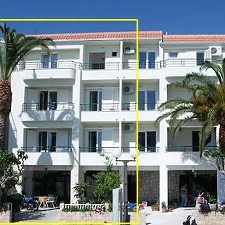 Pink Apartment Tucepi