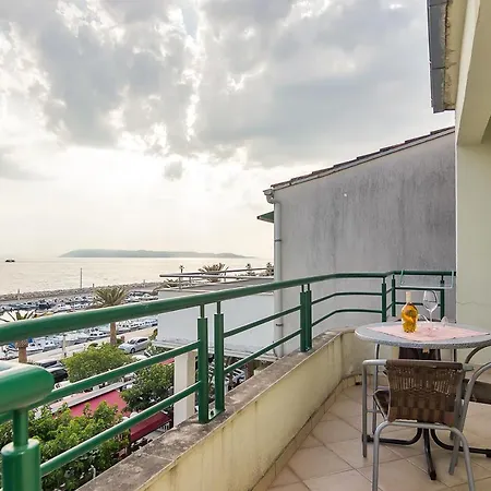 Pink Apartment Tucepi